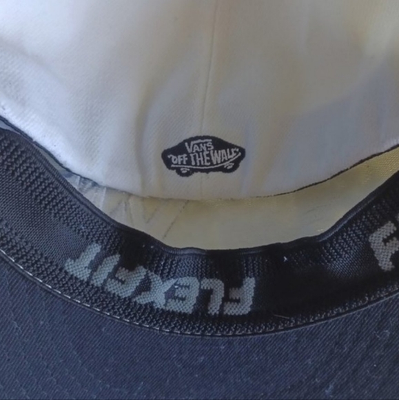 Vans 'off the wall' white and black flex fit hat Small/medium graffiti vans hat - Picture 9 of 15